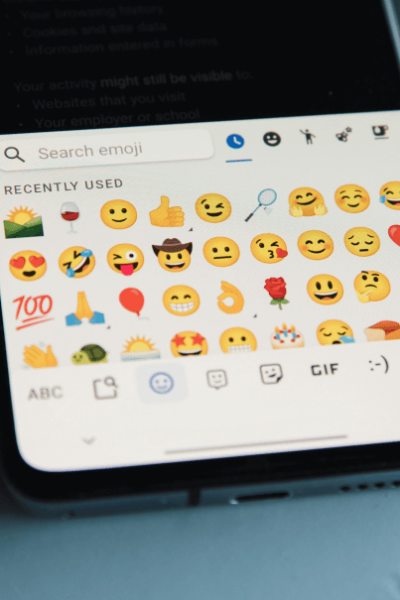 Jak emotikony w mailach mogą wpłynąć na twoje kampanie marketingowe?