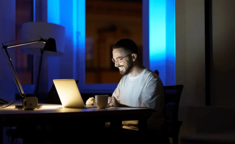 Gdzie znikają Twoje leady B2B? Prawdopodobnie w “czarnej dziurze” Dark Funnel. Oto jak ją oświetlić