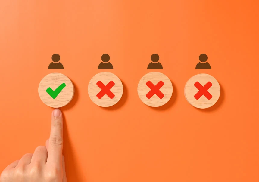 Wybór poprawnej zgody marketingowej w systemie marketing automation – zielony znak wyboru obok błędnych procesów.