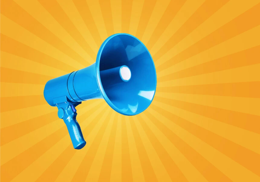 Czy Twoja oferta dociera do klientów? Spersonalizowane powiadomienia web push i SMS, wizualizowane jako niebieski megafon.