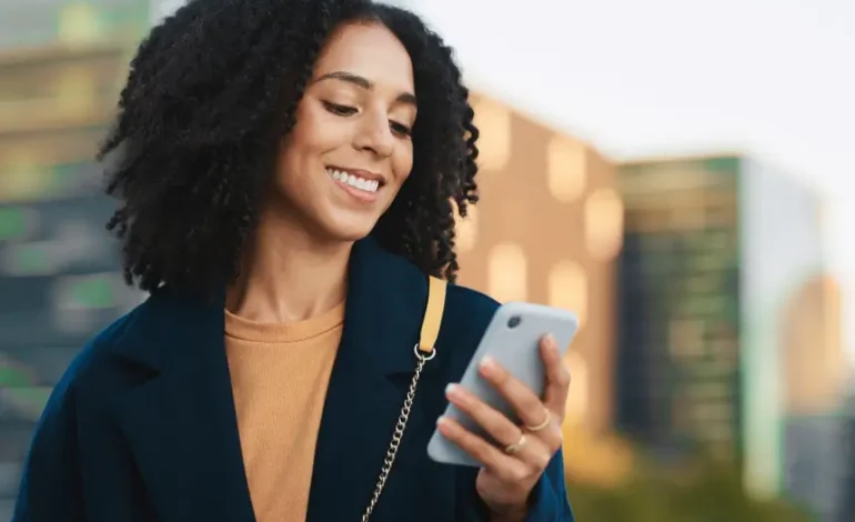 Kiedy e-mail to za&nbsp;mało: jak WhatsApp i&nbsp;Mobile Push domykają lejek sprzedażowy